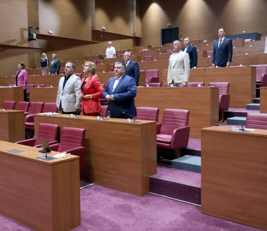 Minuta šutnje u Hrvatskom saboru u znak sjećanja na žrtve genocida u Srebrenici