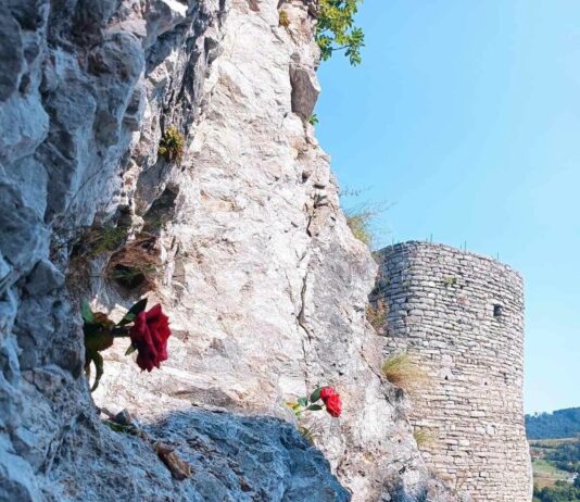 Monumentalna tvrdjava Stari grad sutra dočekuje još jednu, 49. po nizu manifestaciju “Otvoreni grad umjetnosti Srebrenik”