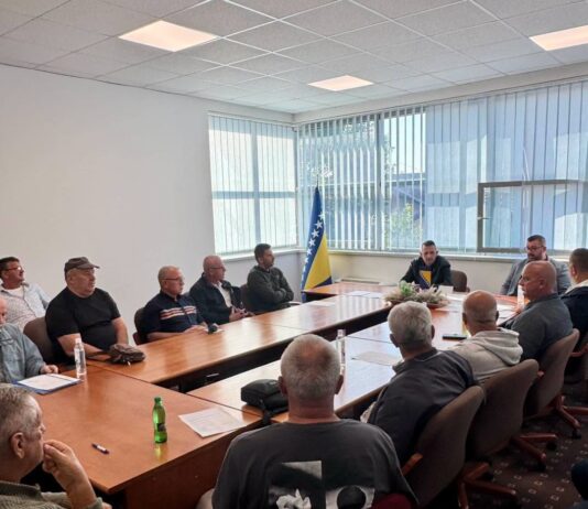 Gradonačelnik Adnan Bjelić potpisao ugovore sa 30 mjesnih zajednica za projekte u društvenim objektima