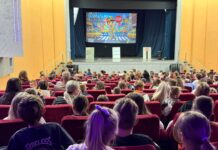 Festival “ Vezeni most”:U Srebreniku održana dječija edukativno-zabavna predstava „Saobraćajko“