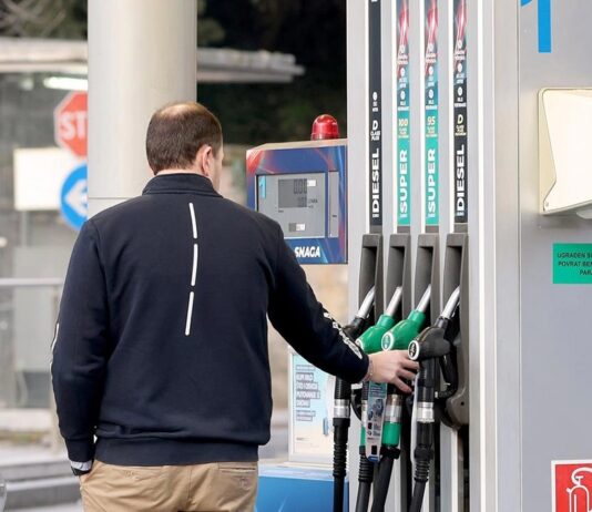 Gorivo u BiH opet na skoro 3 KM, poskupljivaće i u narednih 15 dana