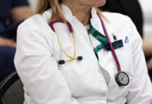 Drastična razlika: Ljekar specijalist u FBiH zarađuje i do 5.400 KM, u RS-u svega 2.400 KM