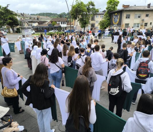Stotine gradjana Srebrenika odali počast žrtvama genocida