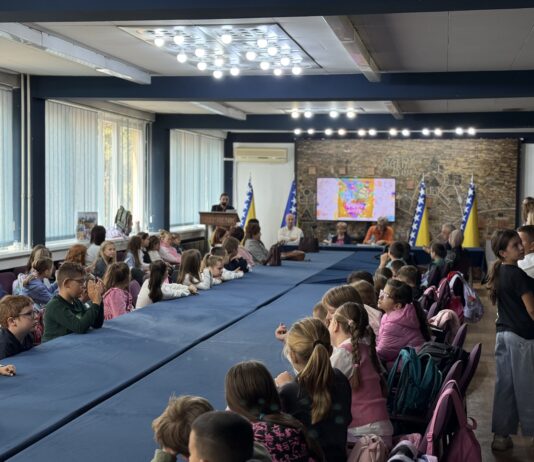 Međunarodni dječiji festival “Vezeni most”: Druženje učenika i pisaca u Srebreniku