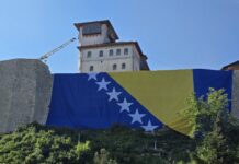 Nakon Tuzle i Srebrenika, najveća zastava BiH na kuli Husein-kapetana Gradaščevića