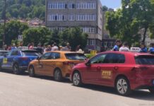 Tuzla: Počeo protest autoškola