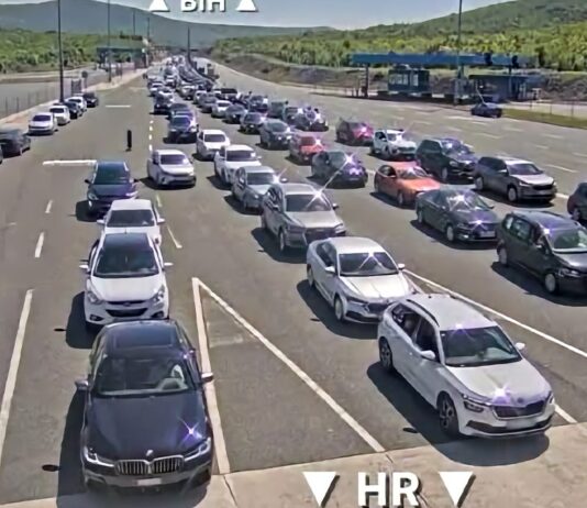 Duge kolone na izlazu iz BiH, na pojedinim cestama potpune obustave