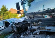 Teška nesreća kod Kalesije: Sudarili se automobil i kamion, tri osobe povrijeđene