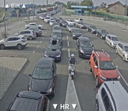 Gužve na granicama BiH, duge kolone na izlazu iz zemlje