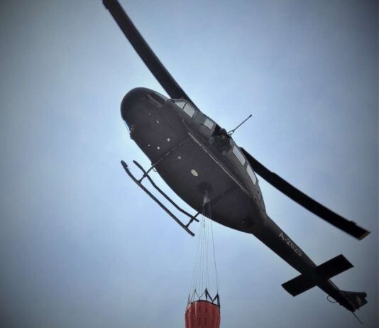 Helikopter OS BiH od jutros iznad Grahova, požar se i dalje širi
