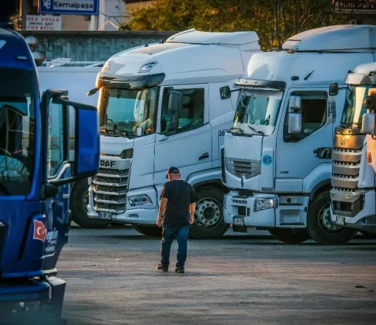 NEMA ODMORA U KABINI: Od danas važe nova pravila za vozače, a onima koji ih ne budu poštovali prijete visoke kazne!