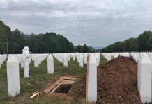 U Potočarima počelo kopanje mezara za deset identifikovanih žrtava genocida
