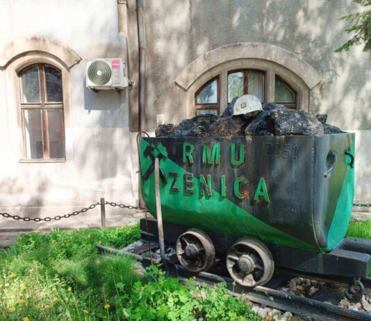 Zenički rudari i šestu noć proveli u jami Raspotočje: Traže garancije i termin isplate plaća