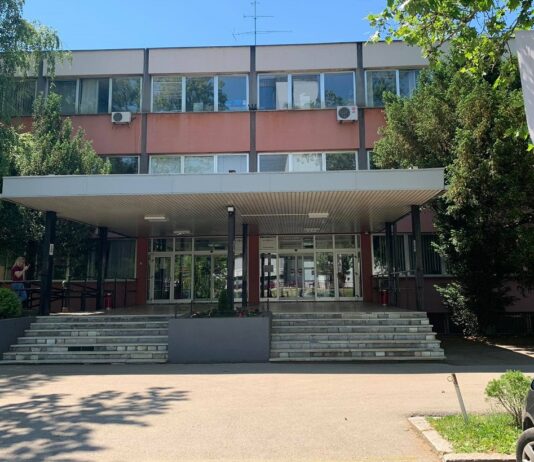 Univerzitet Tuzla: Promocija poštanske marke povodom obiljkežavanja 50 godina rada